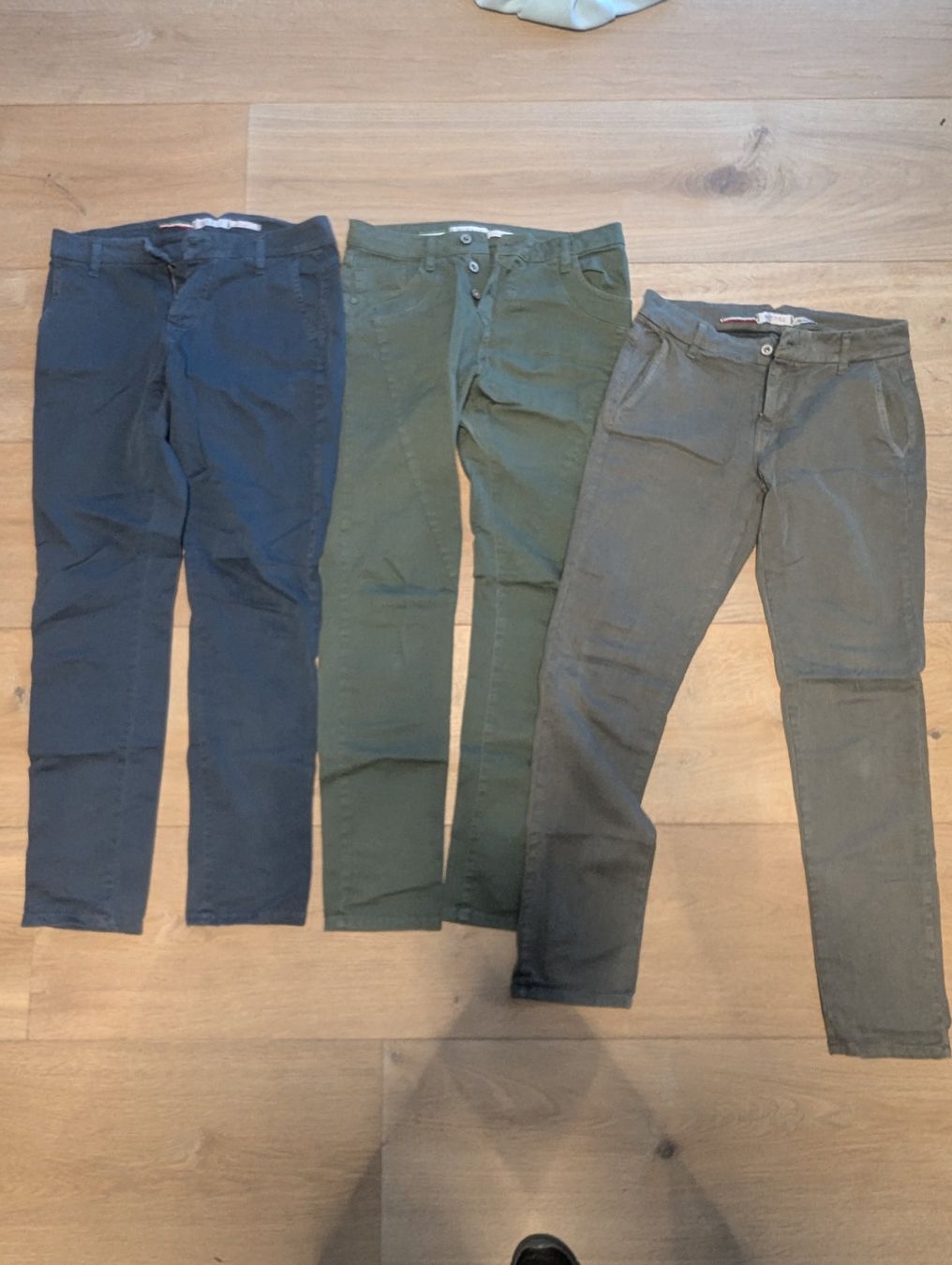 Pantaloni: 3 paar Hosen Please – Usato da Root venduto da Pfroeschli 7
