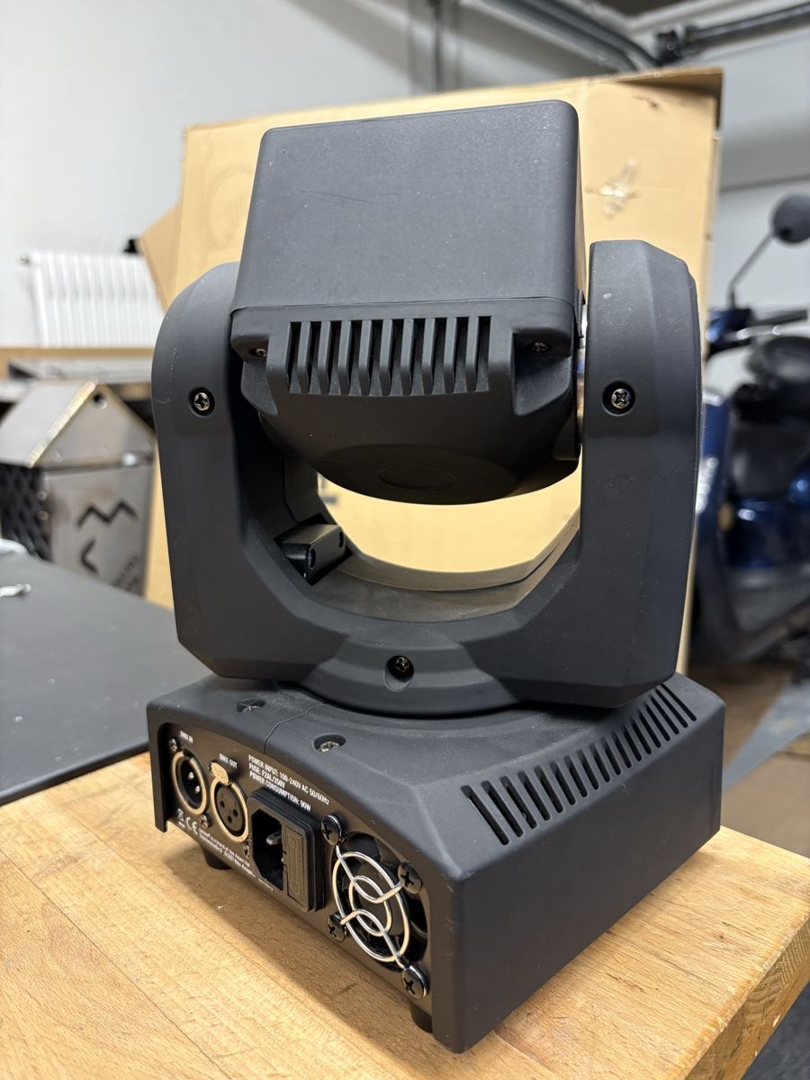 Lampade: Cameo NanoWash 400 LED Moving Head – Usato da Schwarzenburg venduto da DMZ-Eventtechnik 1