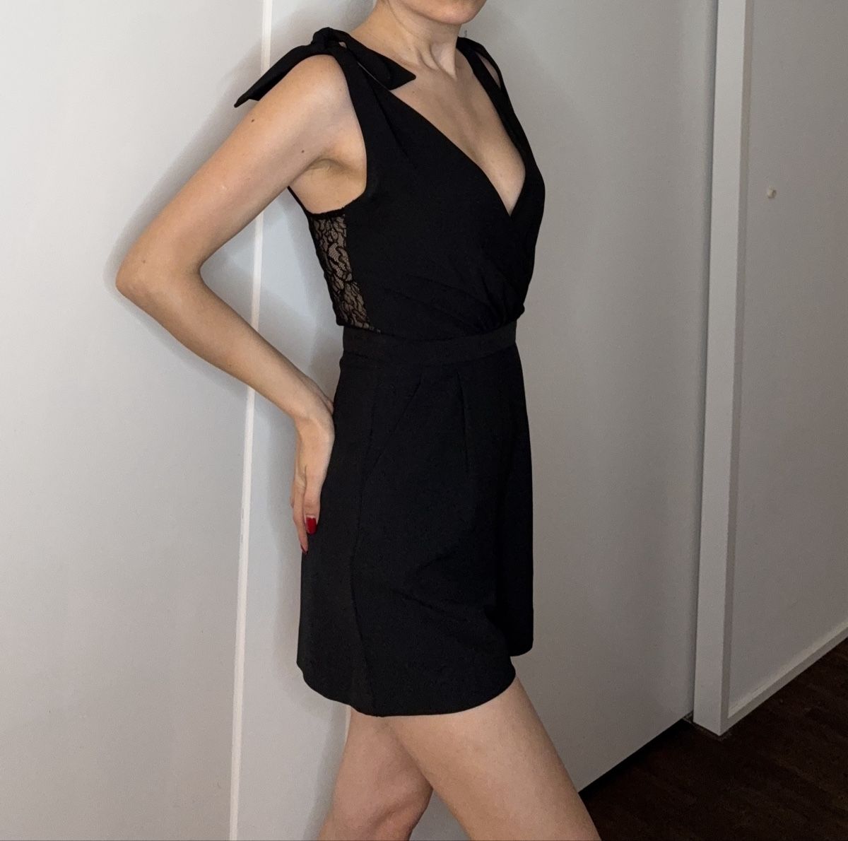 Tute: Chic Black Romper with Lace Detail - XS – Nuovo (secondo la descrizione) da Meggen venduto da nik_5g2v 2