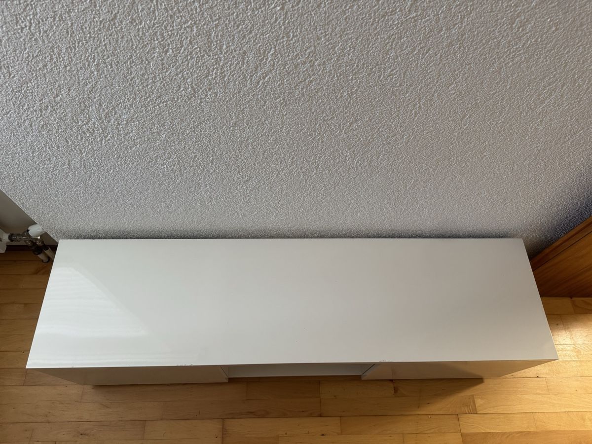 Ikea Mobili TV: TV-Möbel weiss mit Tablar 160cm 42cm 45cm  – Usato da Therwil venduto da Wichura 5