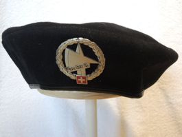Schweizer Armee Béret in sehr schönem Zustand mit Emblem