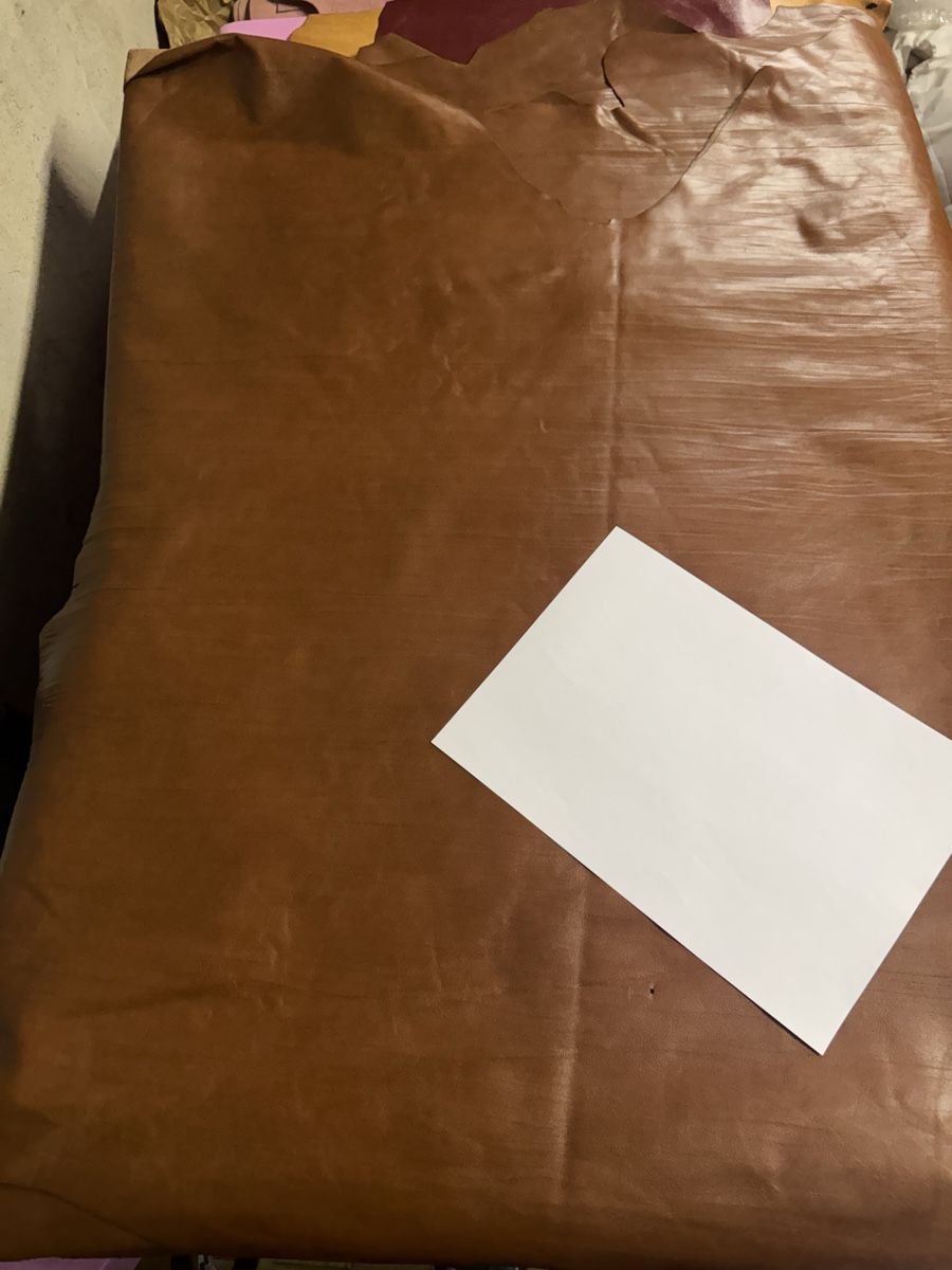 Tessuti: klassisches braunes Vollrindleder, 1.0mm – Nuovo e nell'imballaggio originale da Veyras venduto da ValClasse