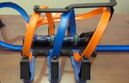 Hot Wheels Loop-Looping-Bahn Korkenzieher-Crash neuwertig