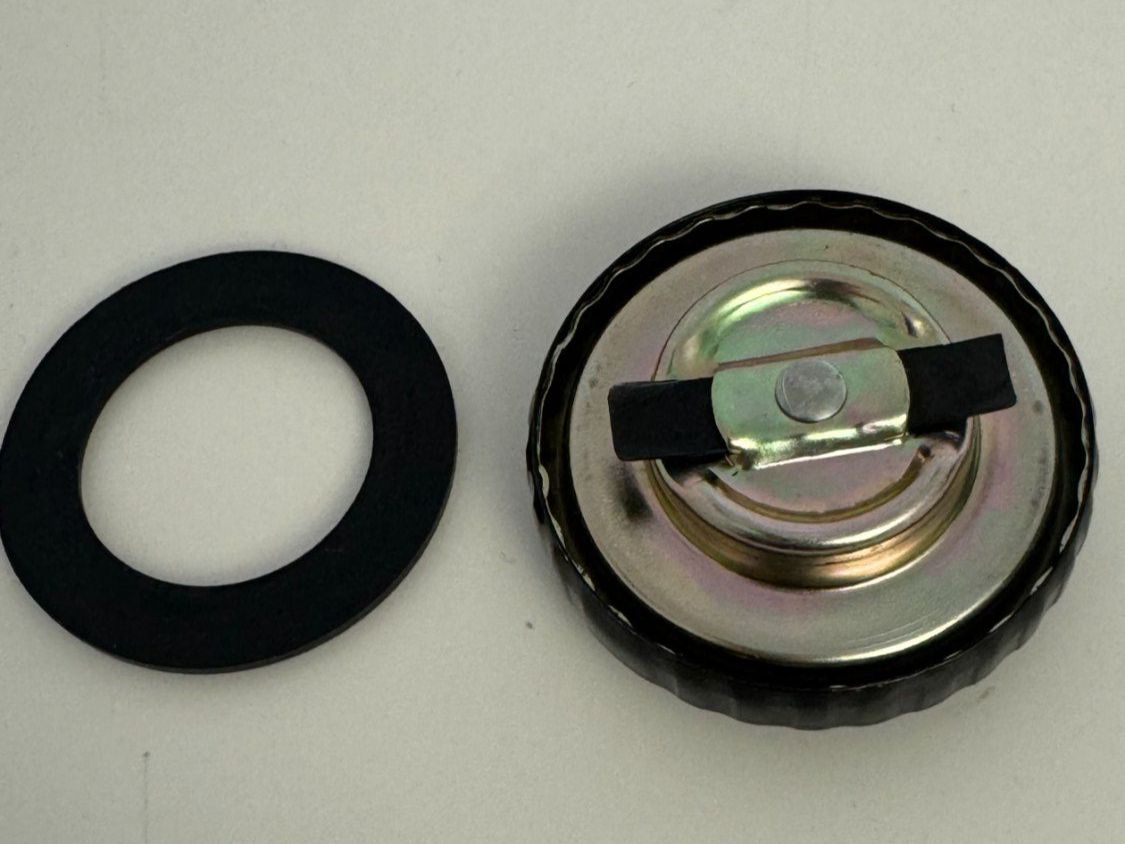 Puch Mofa-Ersatzteile: Tankdeckel ''Puch'' Bajonett 30mm schwarz – Gebraucht aus Bettwiesen von gschwellti007 4