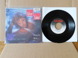 Oliver Simon – Kiss You All Over