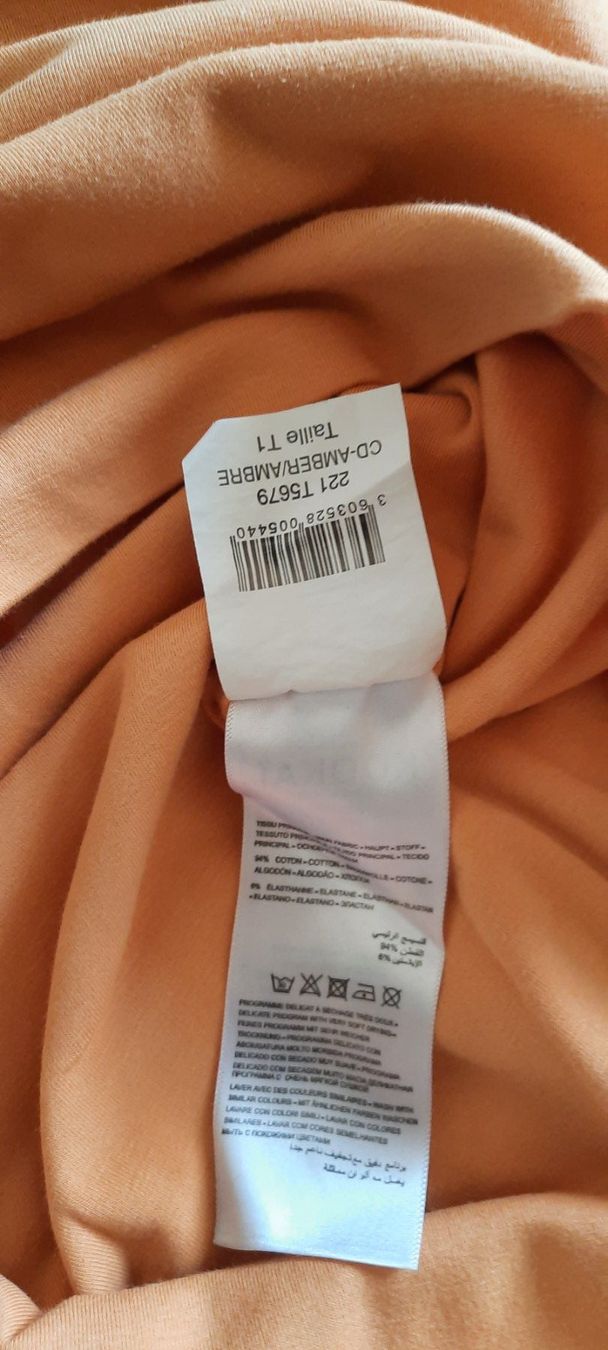 Kookai Top: Kookai, top (Nola) – Nuovo (secondo la descrizione) da Lussery-Villars venduto da pousinete02 4