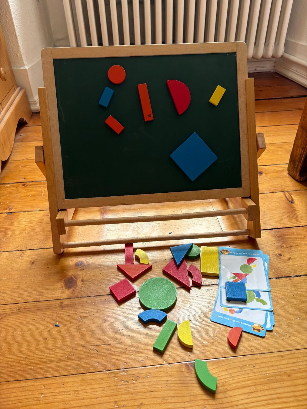 Spielzeuge: Chevalet de table multifonctionnel avec tableau magnétique – Gebraucht aus Satigny von Suisse_gigi 2