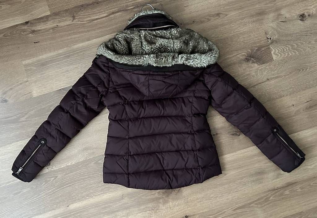 Esprit Giacche: Esprit Daunenjacke - Grösse 34 - Bordeaux – Usato da Langenthal venduto da nic_p7qy 1