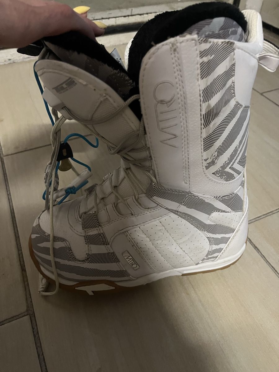 Snowboard Nitro Scarpe da donna: Snowboardschuhe – Usato da Biberist venduto da mpi_d52f 1