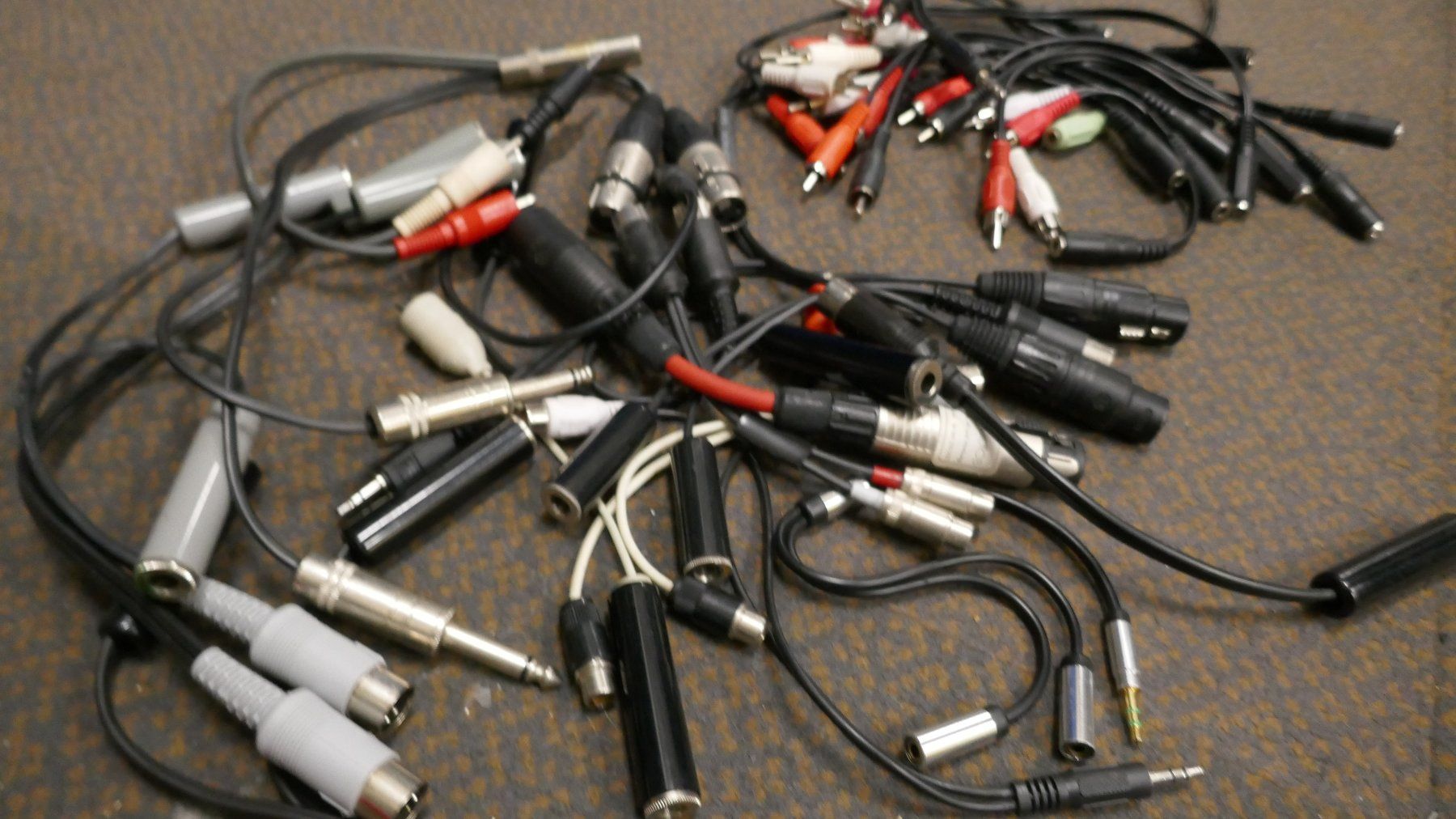 Cavi: Grosse Menge Audiostecker und Adapterkabel – Usato da Wenslingen venduto da FairlightCMI 2