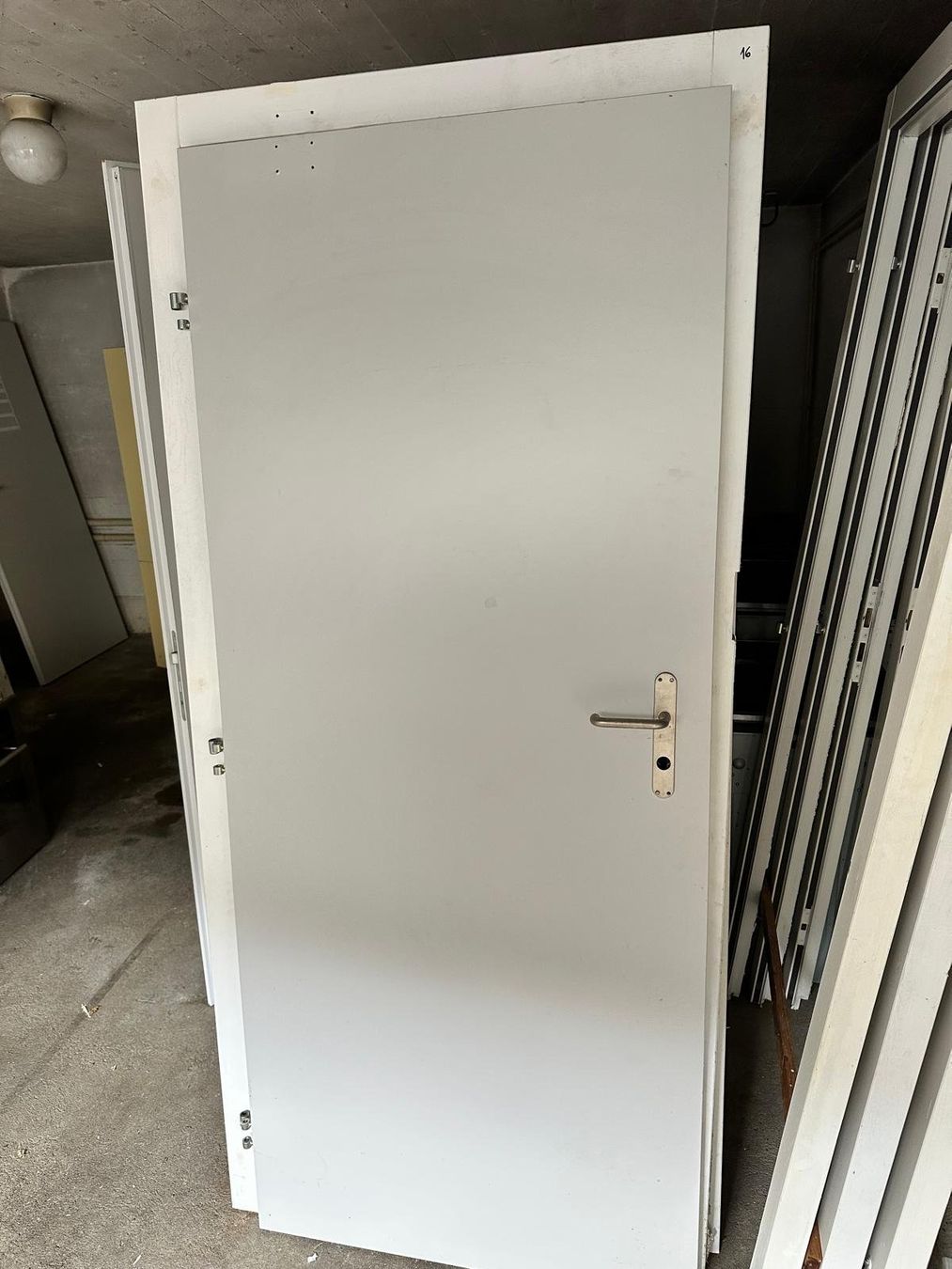 Porte: kllertüre mit Rahmen – Usato da Spreitenbach venduto da Space_X 1