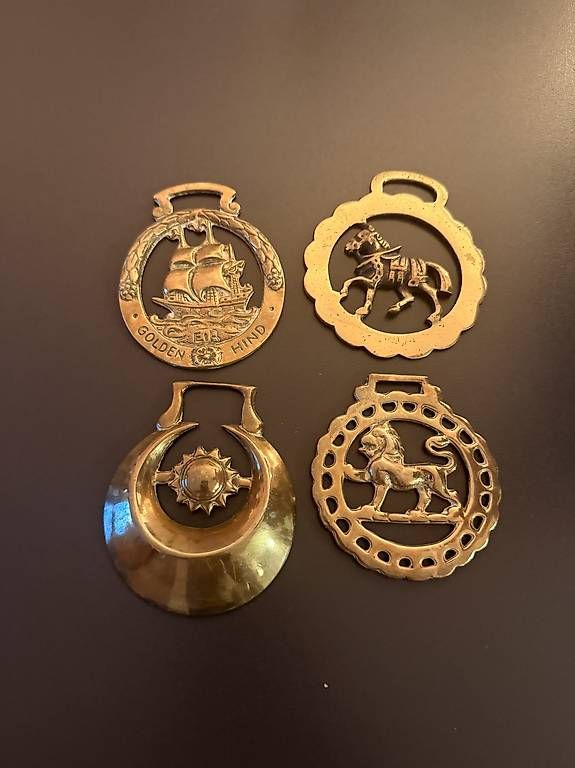 Tutte le decorazioni: Pferde-Ornamente aus Messing – Usato da Bern venduto da gadgetobjects