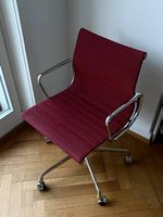 Vitra Eames Chair EA117