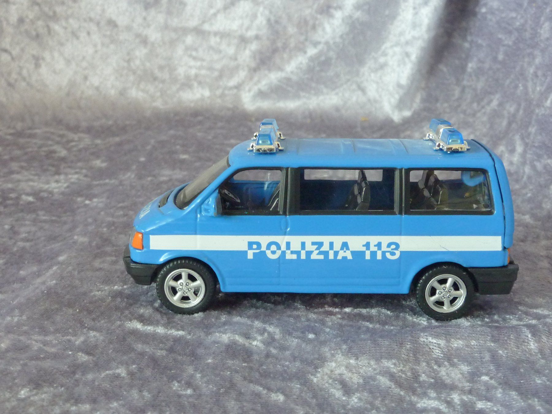 Volkswagen Modellautos: VW Bus T4 Policia 113  1:43 – Gebraucht aus Dürrenäsch von modellautos4you 1