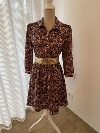 Naf Naf Kleid Blusenkleid mit Blumen Gr S gold rot blau