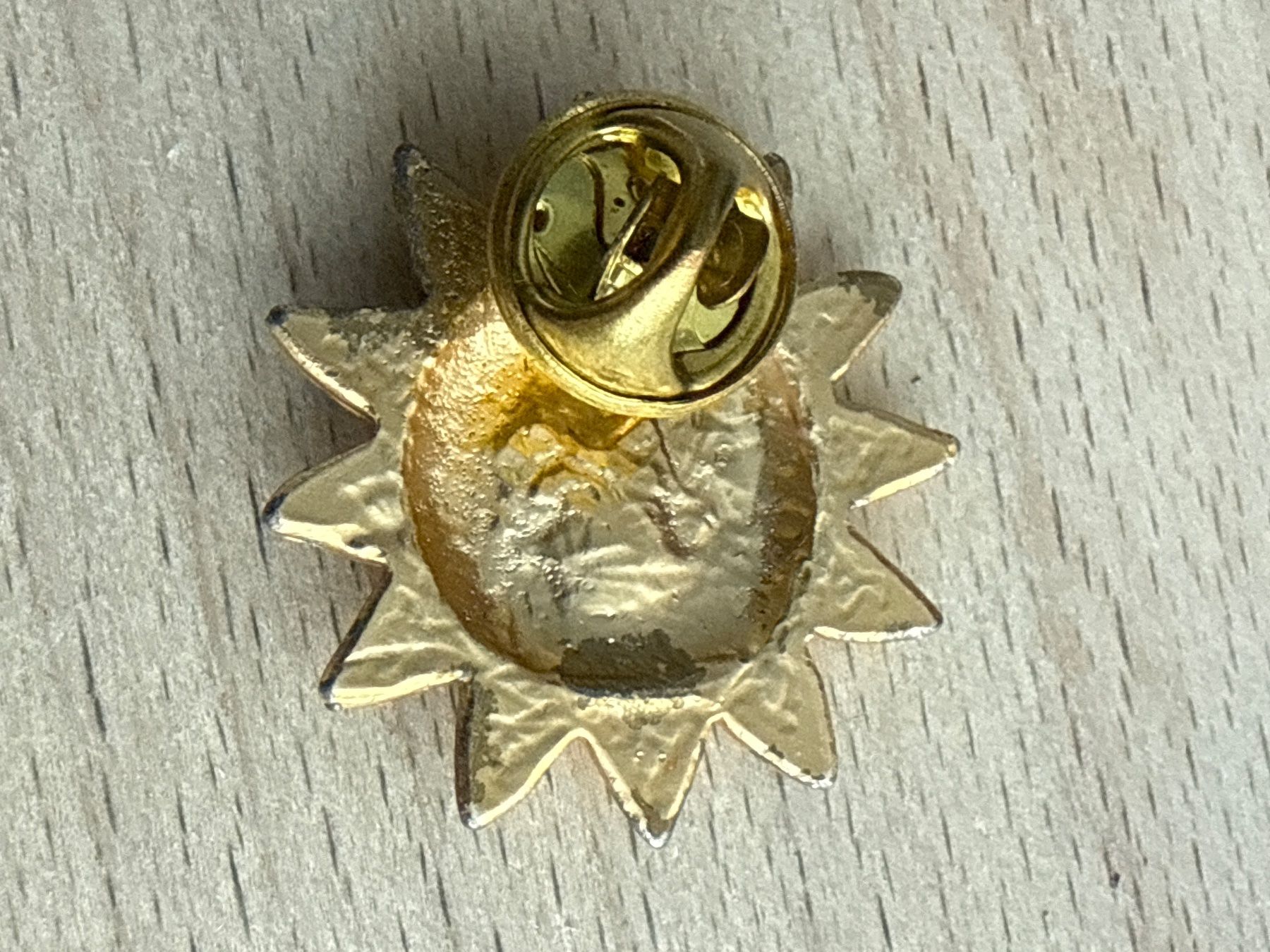 Plaketten & Abzeichen: Pin Sonne – Gebraucht aus Glattbrugg von Schweigmatt 1