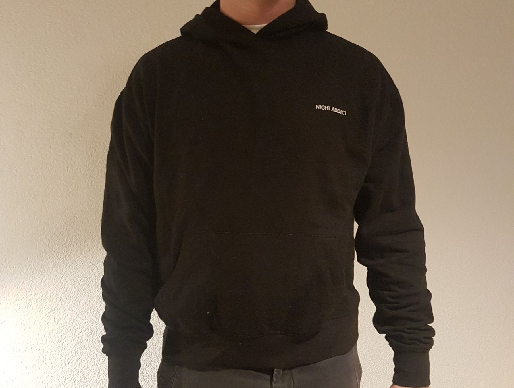 Maglioni & Felpe: Hoodie/Pullover von Night Addict schwarz Grösse M – Usato da Bern venduto da melaniezurbuchen