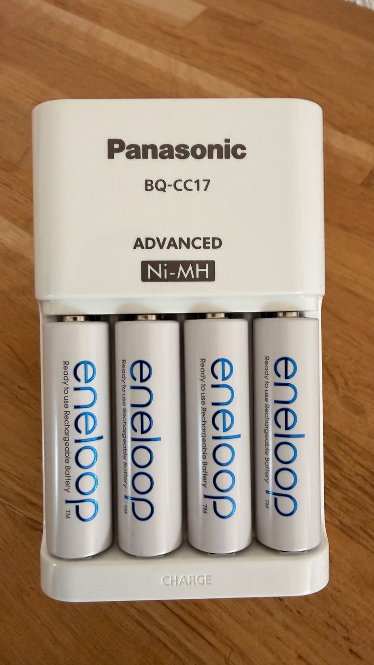 Panasonic Caricatori & Batterie: Akkuladegerät - Panasonic BQ-CC17 Advanced mit 4 Batterien – Usato da Winterthur venduto da Secondhand-Family 7