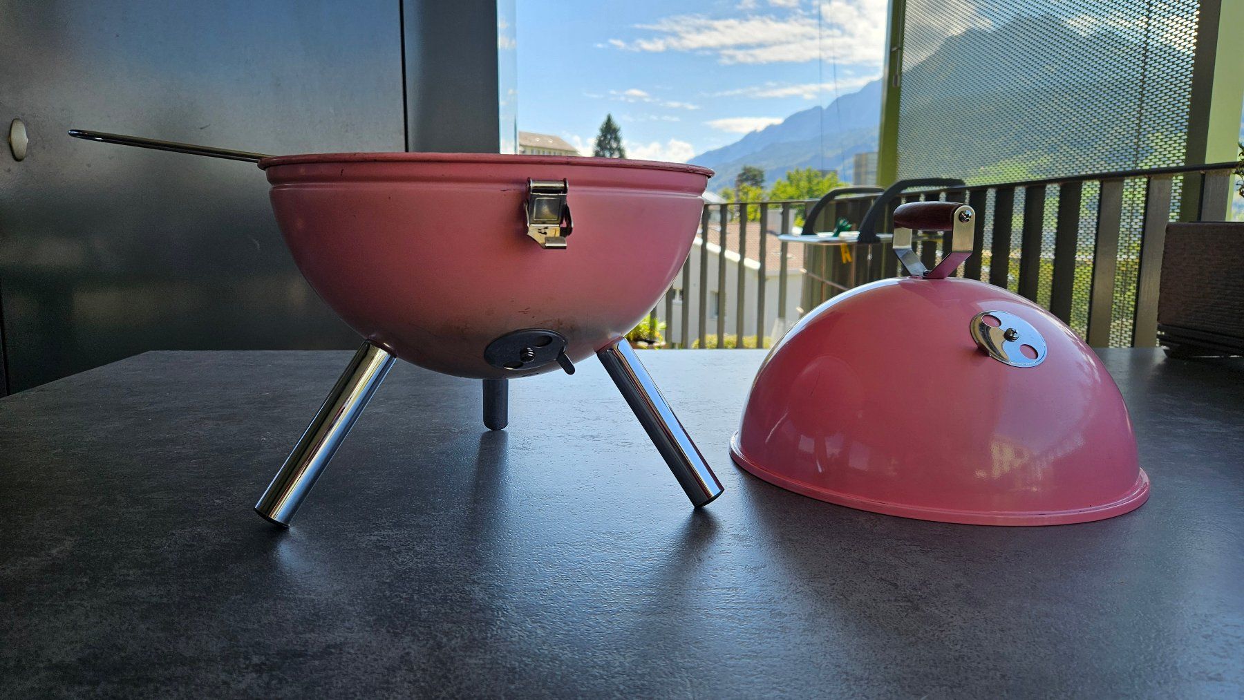 Griglie: Kugelholzkohle-Grill pink – Usato da Luzern venduto da ambros_wolf 3