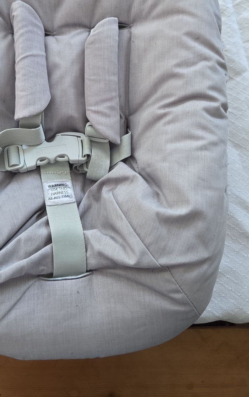 Stokke Chaises hautes: Tripp Trapp Newborn Set, hellgrau, gebraucht – D'occasion à Lyss par Munisono 1