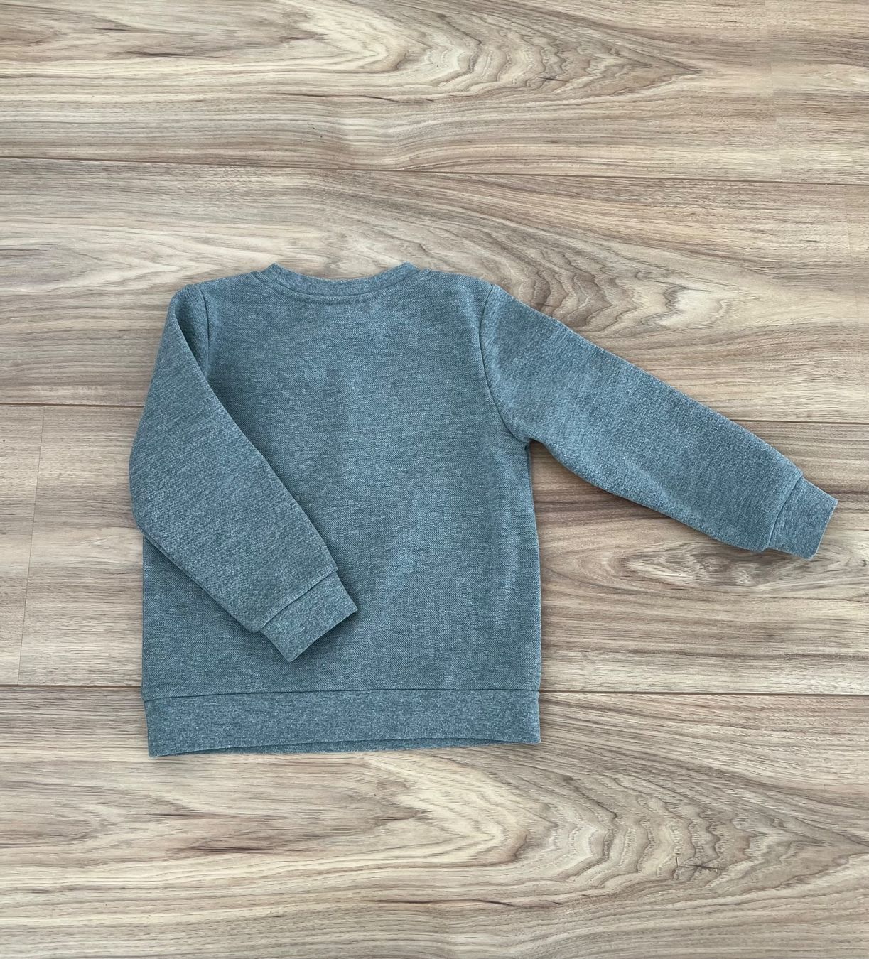 Pulls et sweat-shirts: Jacardi sweatshirt, 5 y/o – D'occasion à Arzier Le Muids par oma_w5bq 2