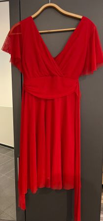 Rotes Kleid mit eingebautem BH, aus Jesolo Italien, NoName.