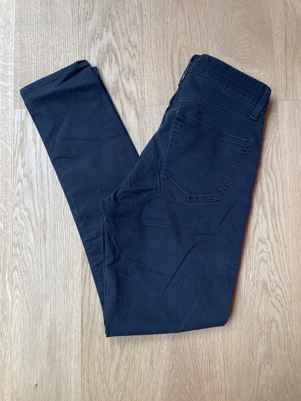 Uniqlo Pantaloni: Uniqlo Chinos Schwarz – Usato da Zürich venduto da man_yb8d 1