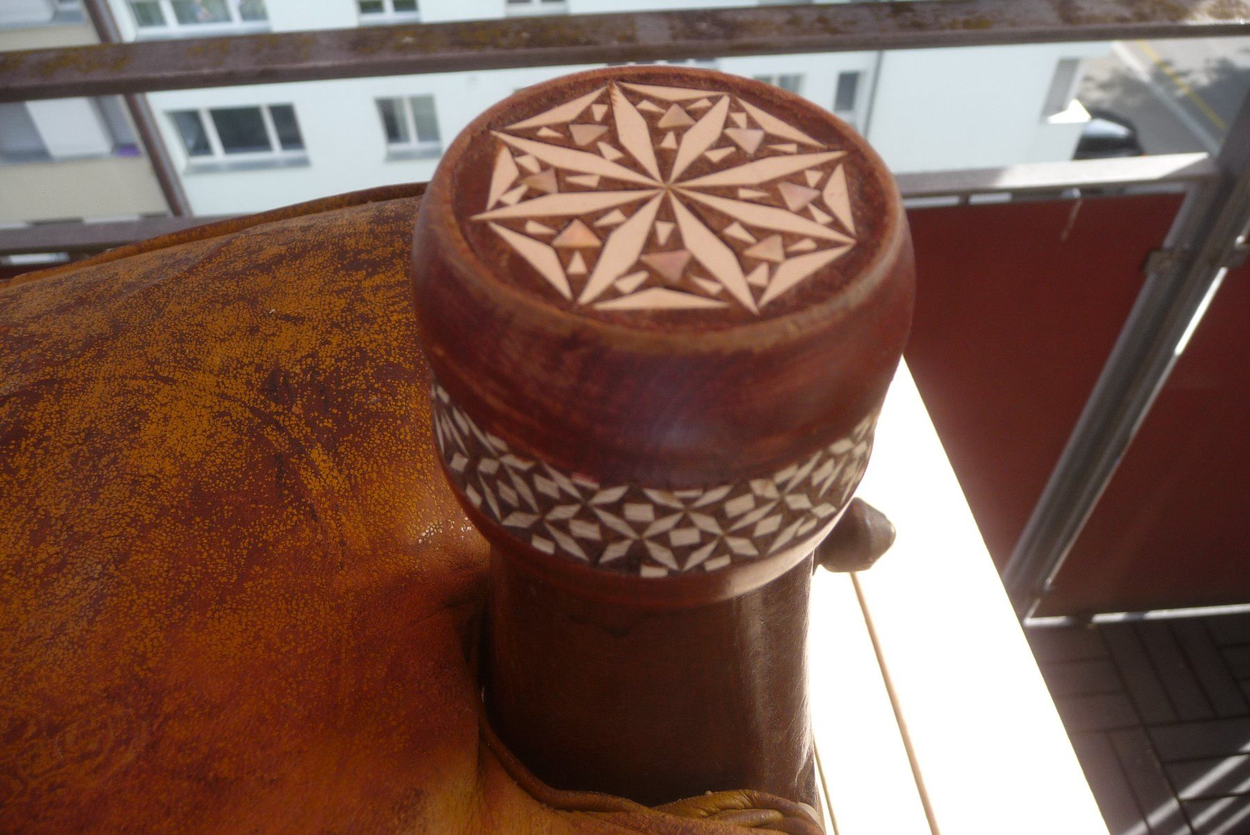 Hocker: Kamelsattel Hocker – Gebraucht aus Zürich von Edje 9