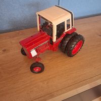 Metall Traktor International 1586