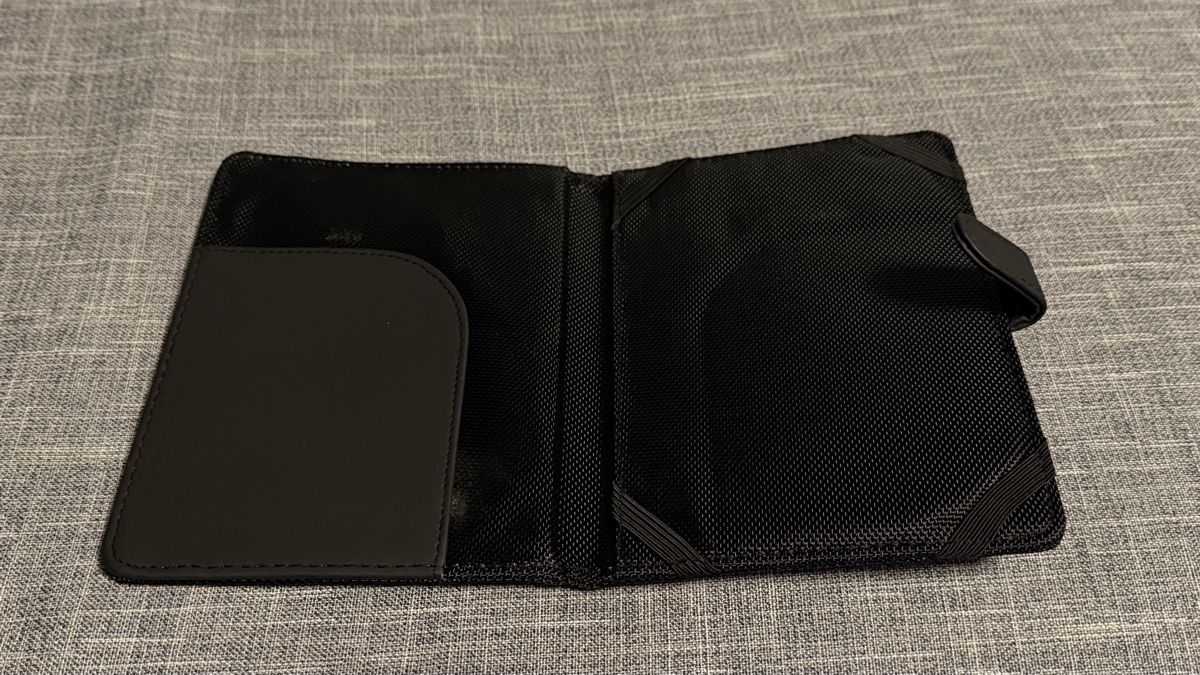 Hugo Boss Covers & Borse: Étui pour tablet Boss – Nuovo (secondo la descrizione) da Basel venduto da dfe_7x78 1