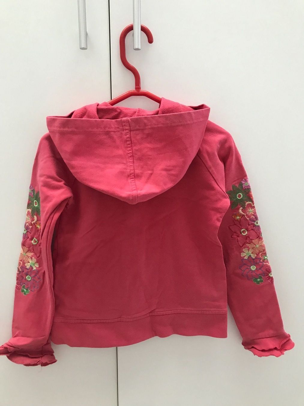 Pullover & Sweatshirts: Sweatshirt/Pullover Gr.122 – Gebraucht aus Wädenswil von JJ15 1