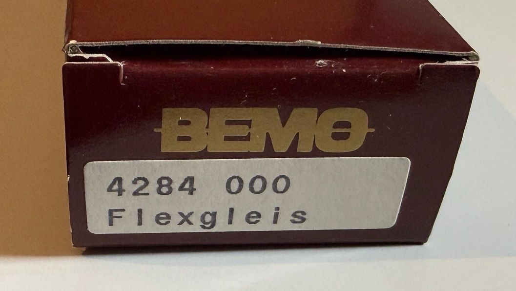 Bemo Modellini di ferrovie: Bemo Flex-Gleis H0m 50 cm lang  Art. 4284 – Nuovo e nell'imballaggio originale da Samedan venduto da Gischpel25 2