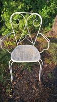 alter Gartenstuhl aus Eisen, weiss