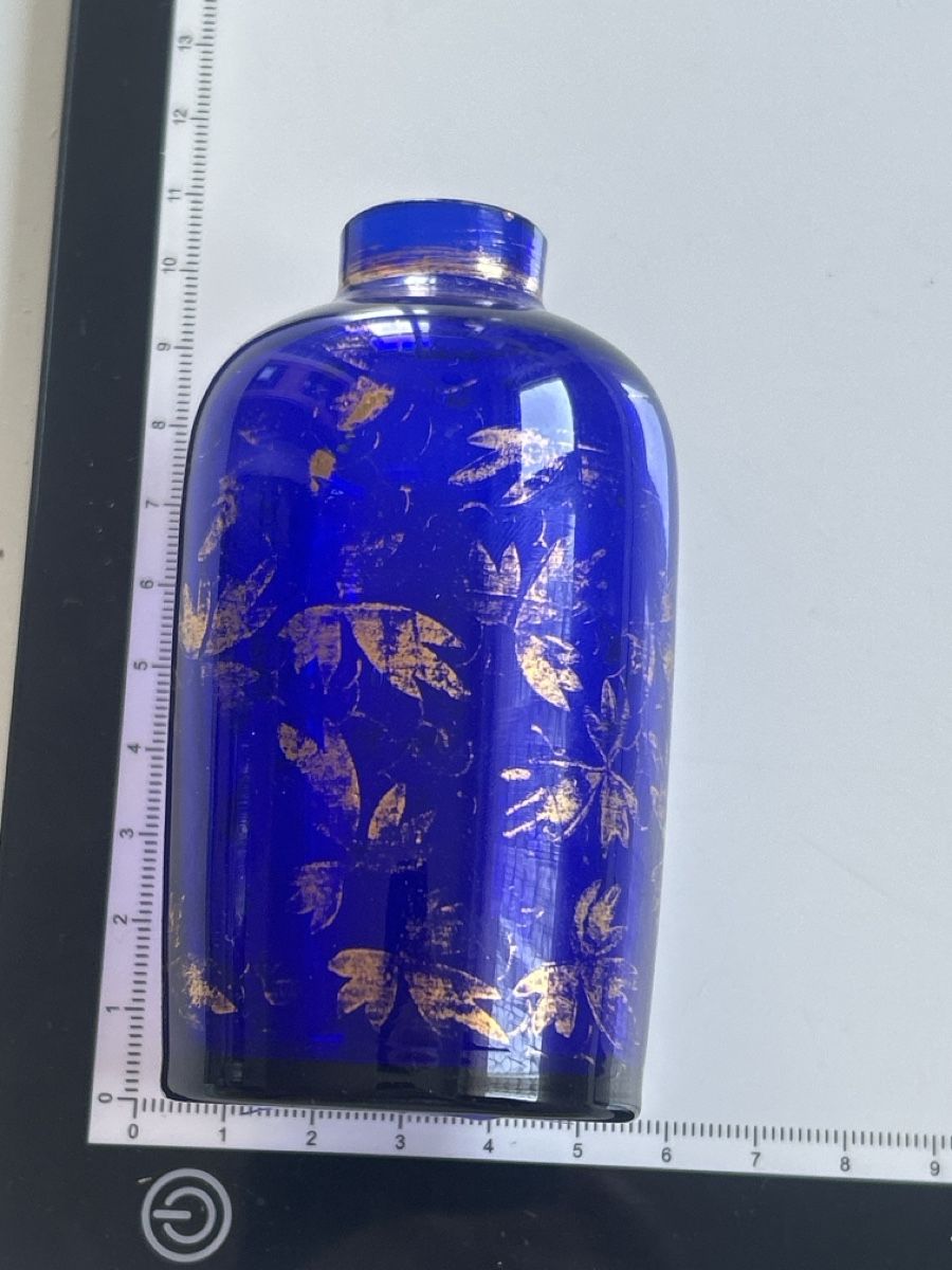 Apparecchiature e tecnologia a gas: Blaue Glasflasche mit Golddekor, klein(I5) – Usato da Neuenhof venduto da SchnaeppliAllerlei 3