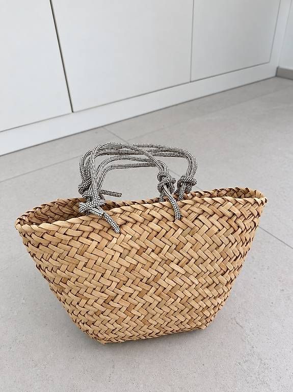 Altro per la casa: Kleiner Korb mit Silber Griffen NEW – Nuovo e nell'imballaggio originale da Merlischachen venduto da GlamGarb