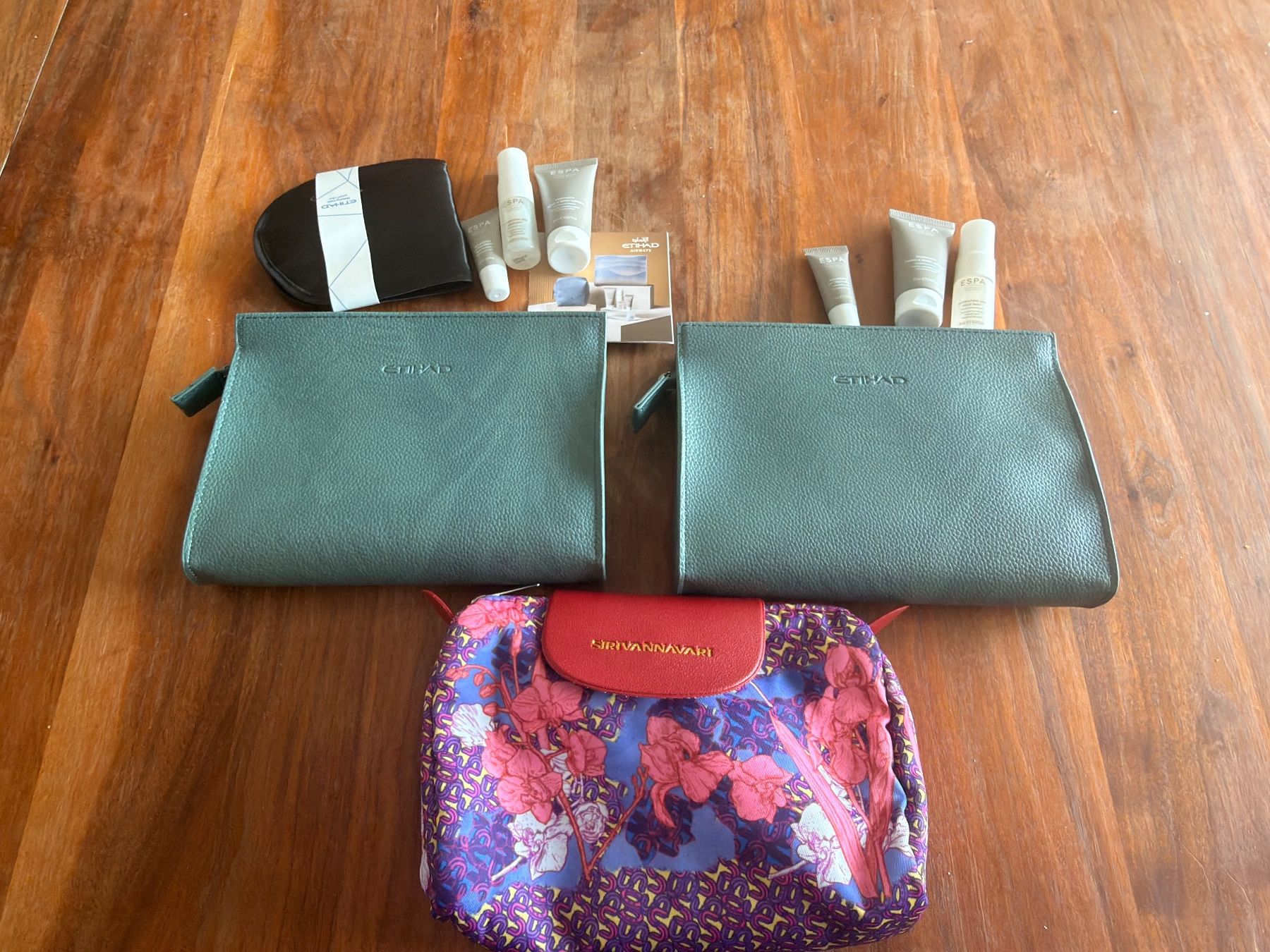 Custodie per cosmetici: Business Class Amenity Kits – Nuovo (secondo la descrizione) da Berikon venduto da gallpap