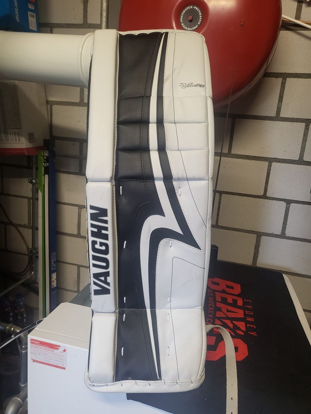 Protezioni & Imbottiture: Goalie Leg Pad 28+2 Custom Spec Construction Velocity – Usato da Herzogenbuchsee venduto da MGA_SRM 1