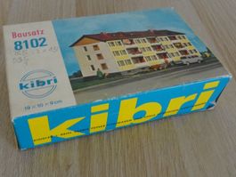 Kibri 8102 - Etagenwohnblock, in OVP