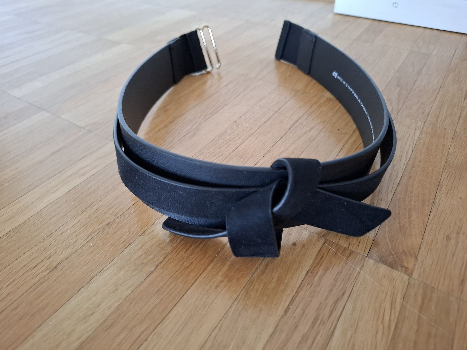 H&M Gürtel: Taillengürtel Kunstleder 2 Stk. – Gebraucht aus Rotkreuz von PrelovedPicks 1