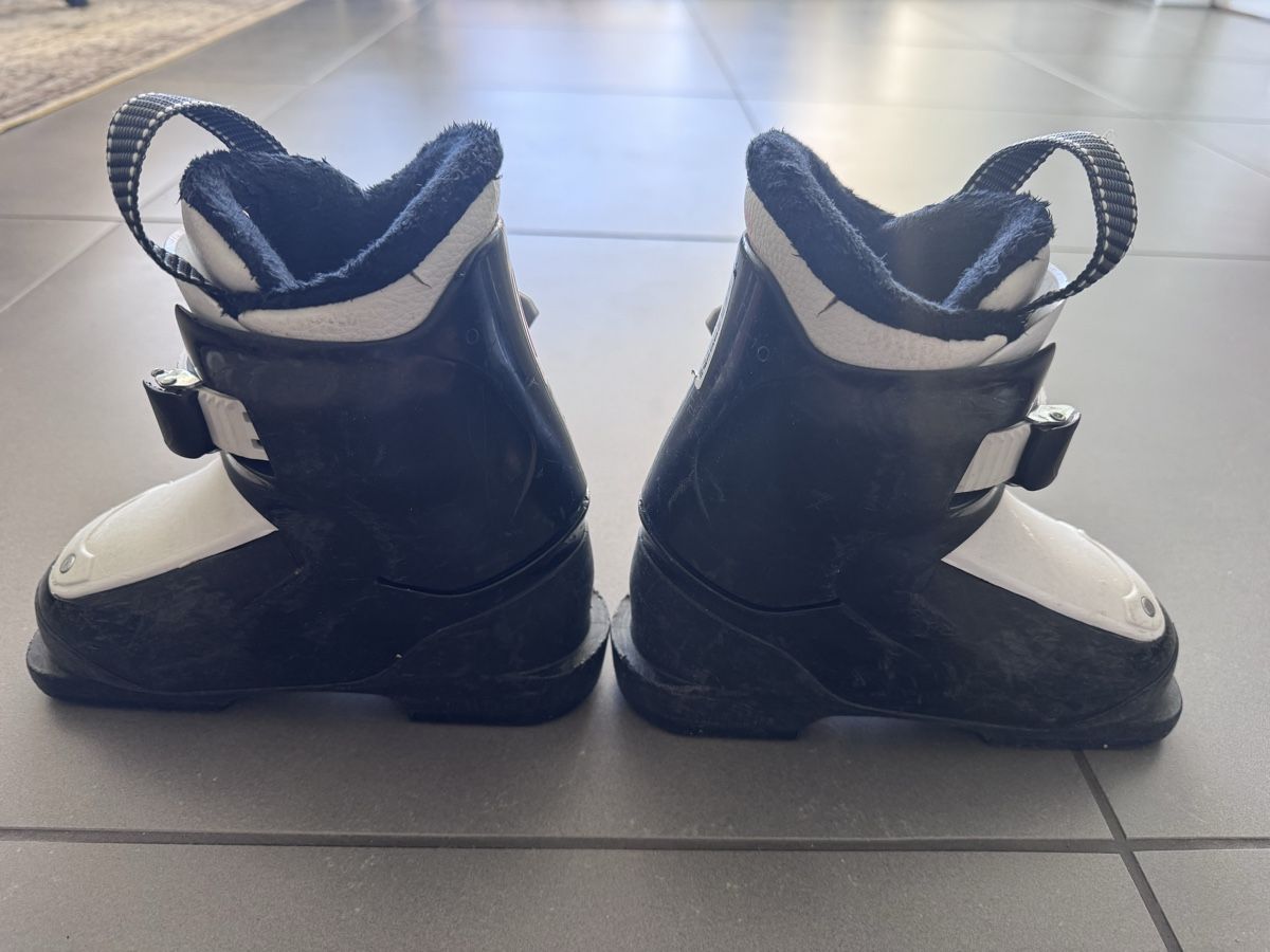 Atomic Chaussures garçon: Atomic Carving Ski Boots - Size 27 🎿 – D'occasion à Feusisberg par arm_l6k9 2