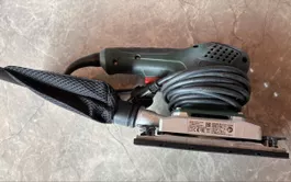 METABO Ponceuse vibrante SRE 3185 et des feuilles abrasives
