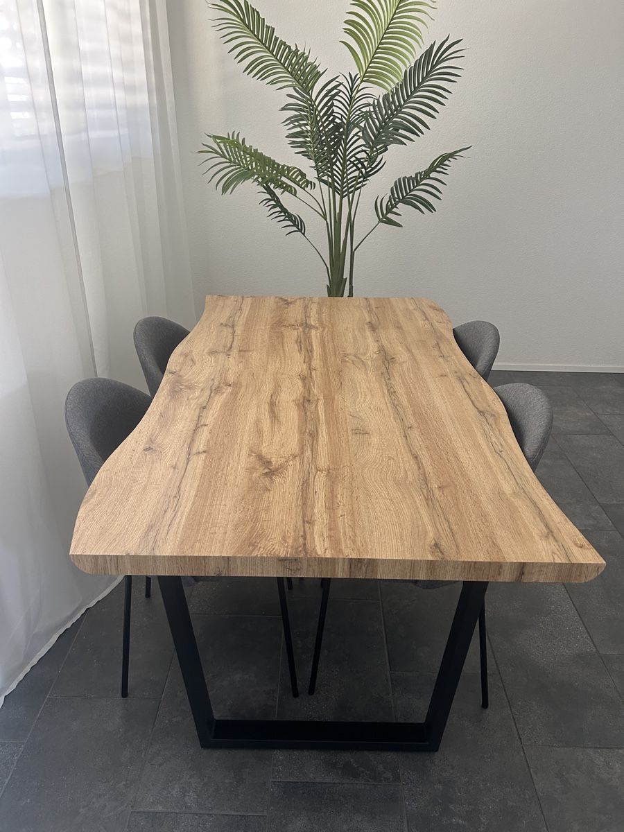 Set de table et chaises: Esstisch mit 4 Stühlen, Holzoptik, neuwertig – Neuf (Voir description) à Aarburg par mel_t6n9 3