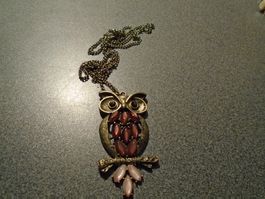 Kette goldfarbig, Anhänger Eule mit pinkem Steinchen