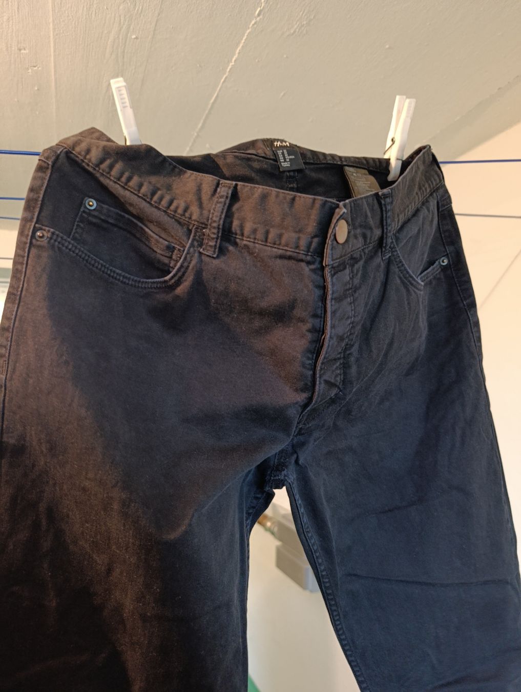 H&M Jeans: Jeans schwarz Gr. 32 H&M – Usato da Bellach venduto da TORA4 1