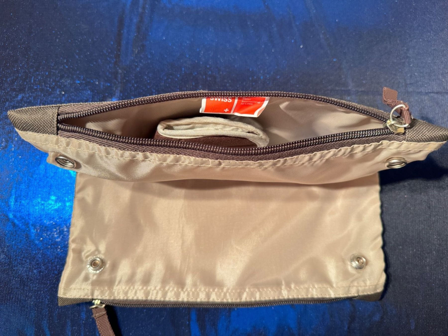 Navyboot Custodie per cosmetici: Swiss Business Class Amenity Kit Navyboot – Nuovo (secondo la descrizione) da Humlikon venduto da GX30 1