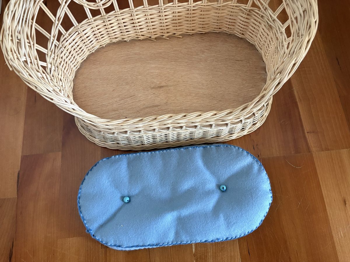 Spielzeuge: Puppen Korb Sofa Dekoration – Gebraucht aus Rümlang von BoutiqueBoutique16 4