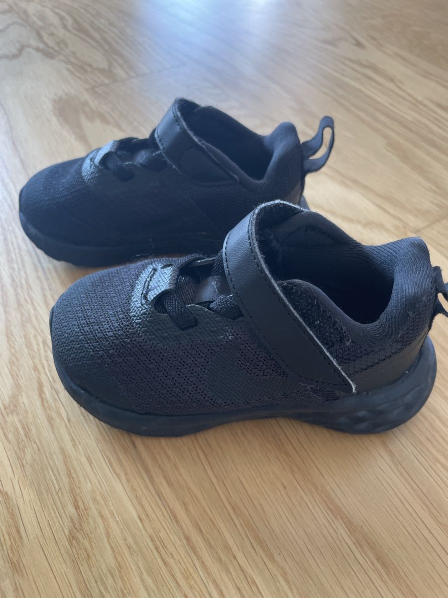 Nike Scarpe per ragazzi: Nike Revolution Black 21 – Usato da Zollikon venduto da JuRock