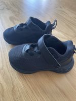 Nike Revolution Black 21