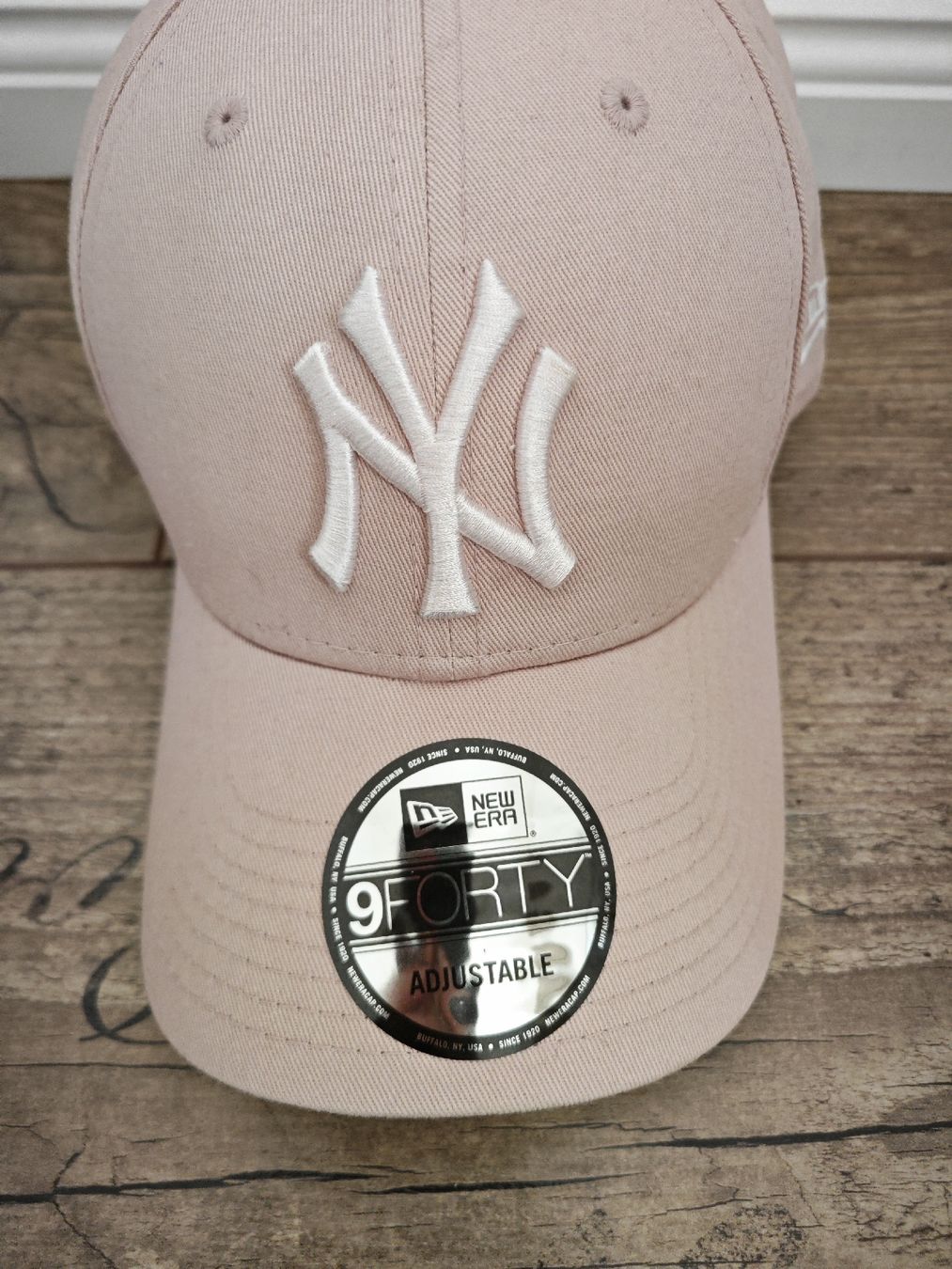 Hüte, Mützen & Caps: NY Hut – Gebraucht aus Biasca von  1