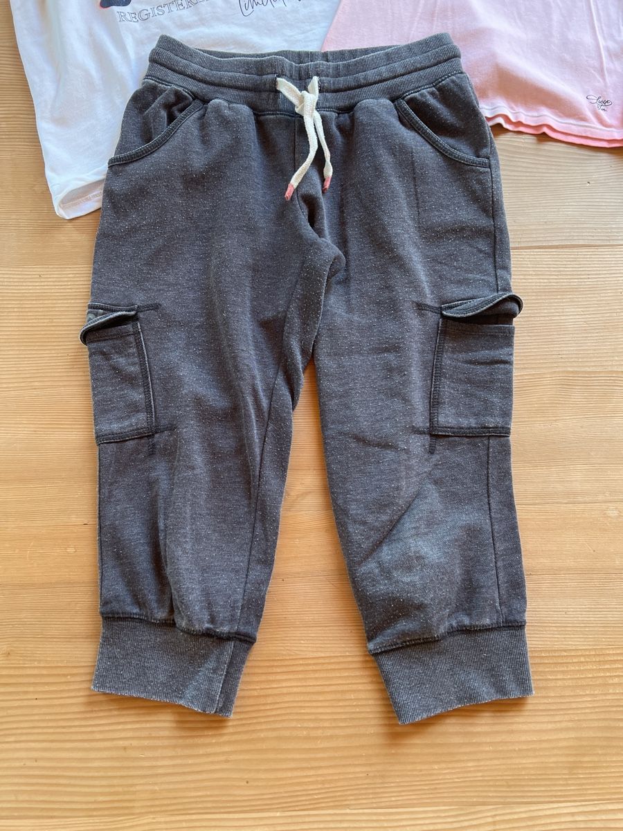 Bench Lotti di vestiti: Sportlich chices Kleiderpaket S – Usato da Môtier (Vully) venduto da Iljos 2